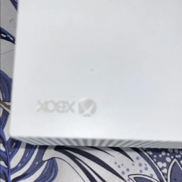 Xbox One White One S Console Barley Used - Picture 6 of 9
